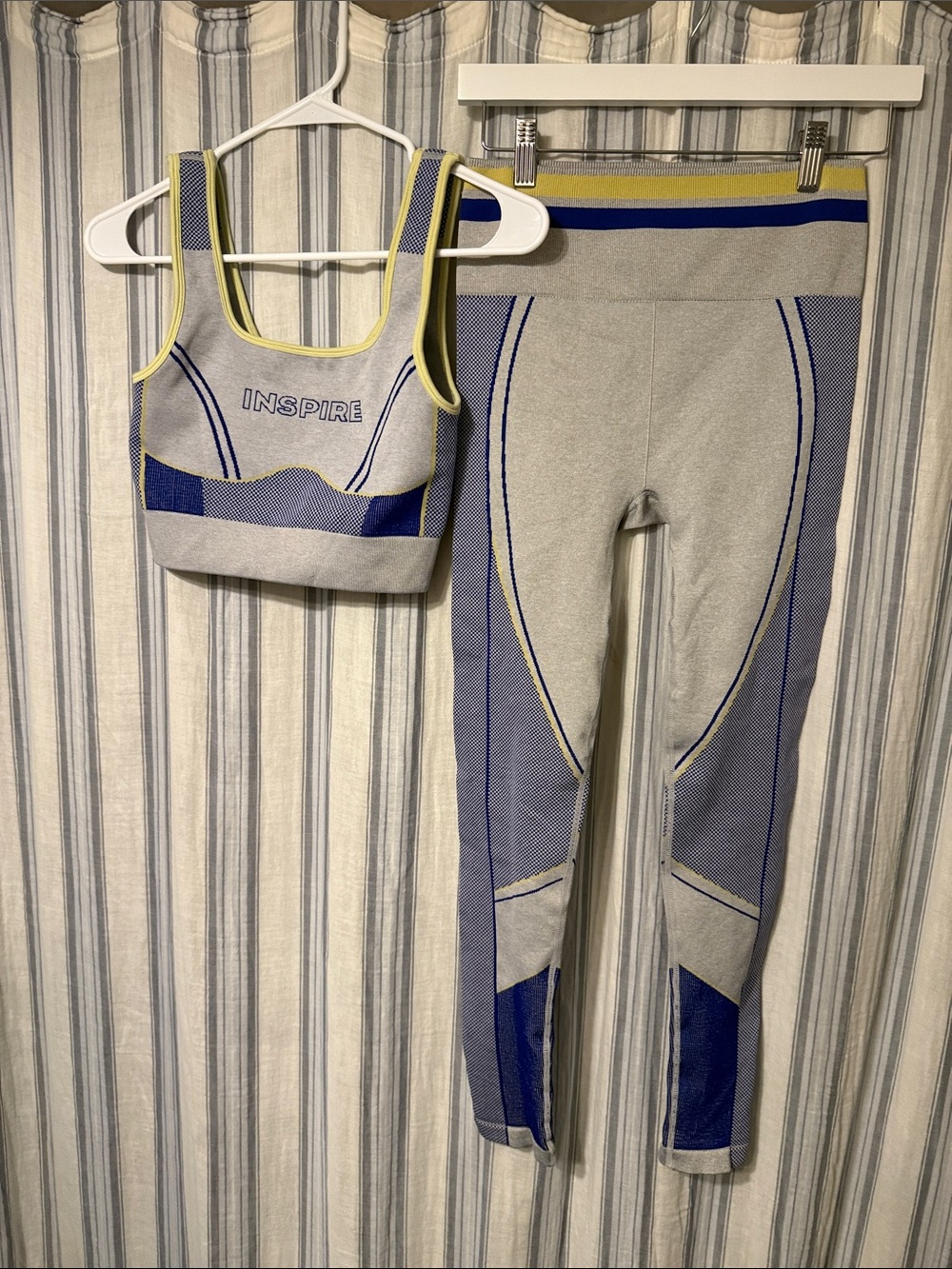 Fabletics Inspire Seamless Gray & Blue Active Leggings and Sports Bra Set